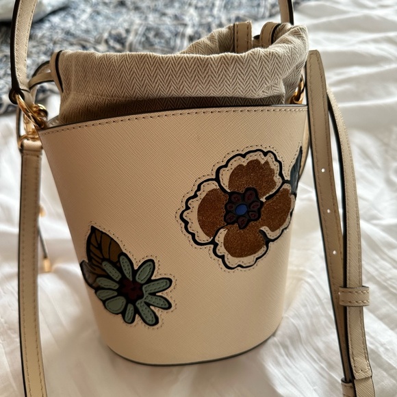 Tory Burch Emerson Appliqué Mini Bucket NWT New Cream Bag - Picture 4 of 6